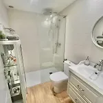 Loft De Estilo Industrial Con Jardin Y Garaje Privados
