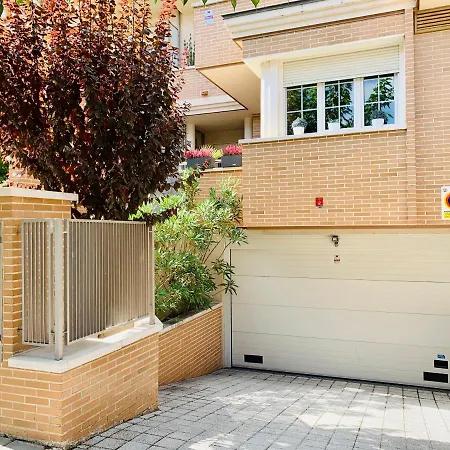 Apartament Loft De Estilo Industrial Con Jardin Y Garaje Privados