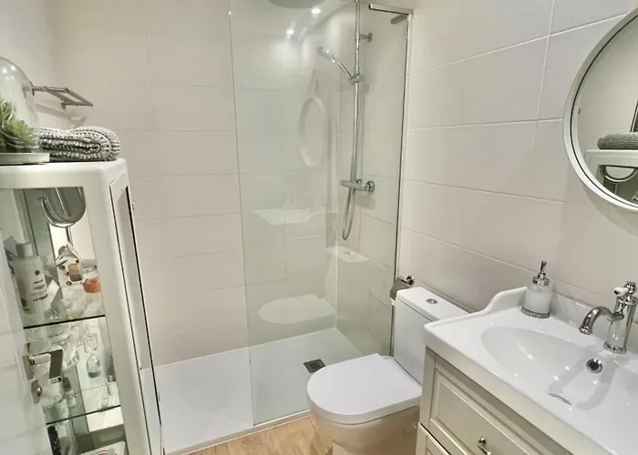 Loft De Estilo Industrial Con Jardin Y Garaje Privados